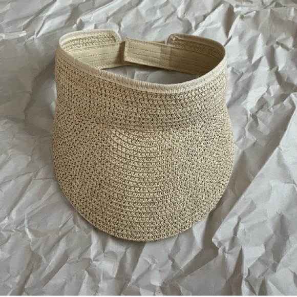 Saks Fifth Ave 100% Straw Visor Grip Back NWOT - Picture 3 of 5